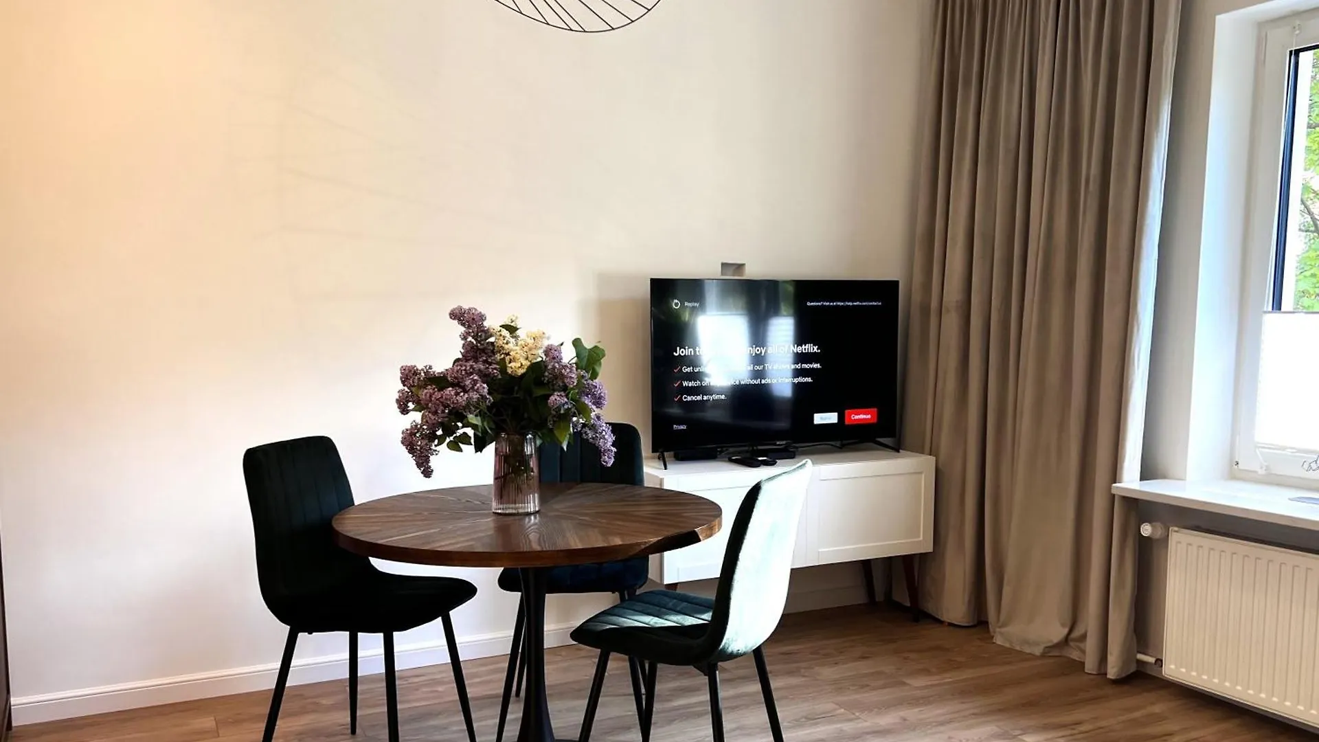 Warszawa Srodmiescie Pl. Zbawiciela Apartment  Warsaw