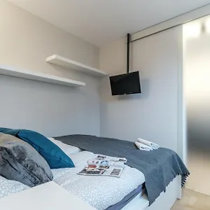 Inside Solec Iii Apartament